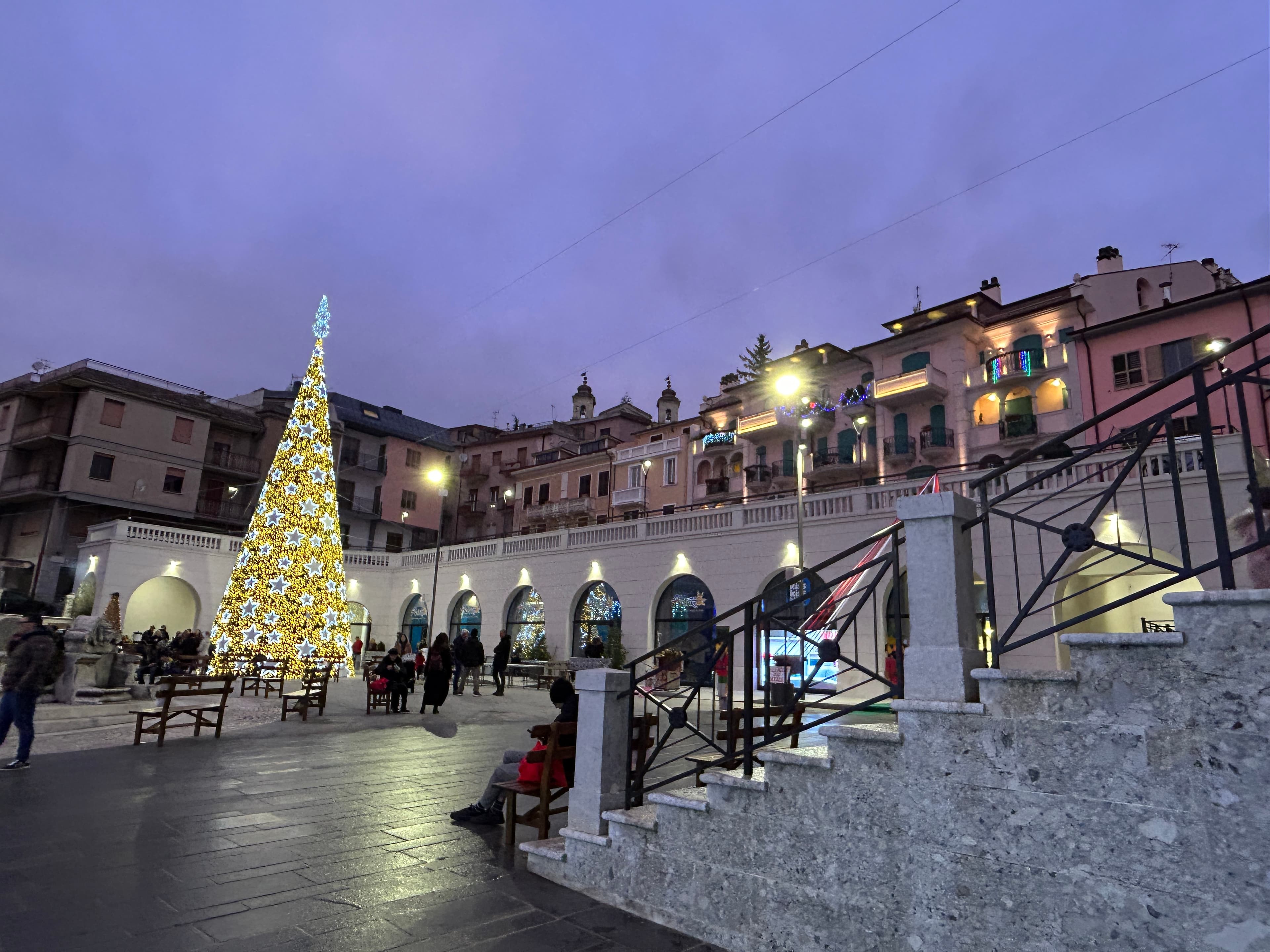 Alto Sangro e Valle Peligna: Natale tra borghi, treno storico e turismo invernale