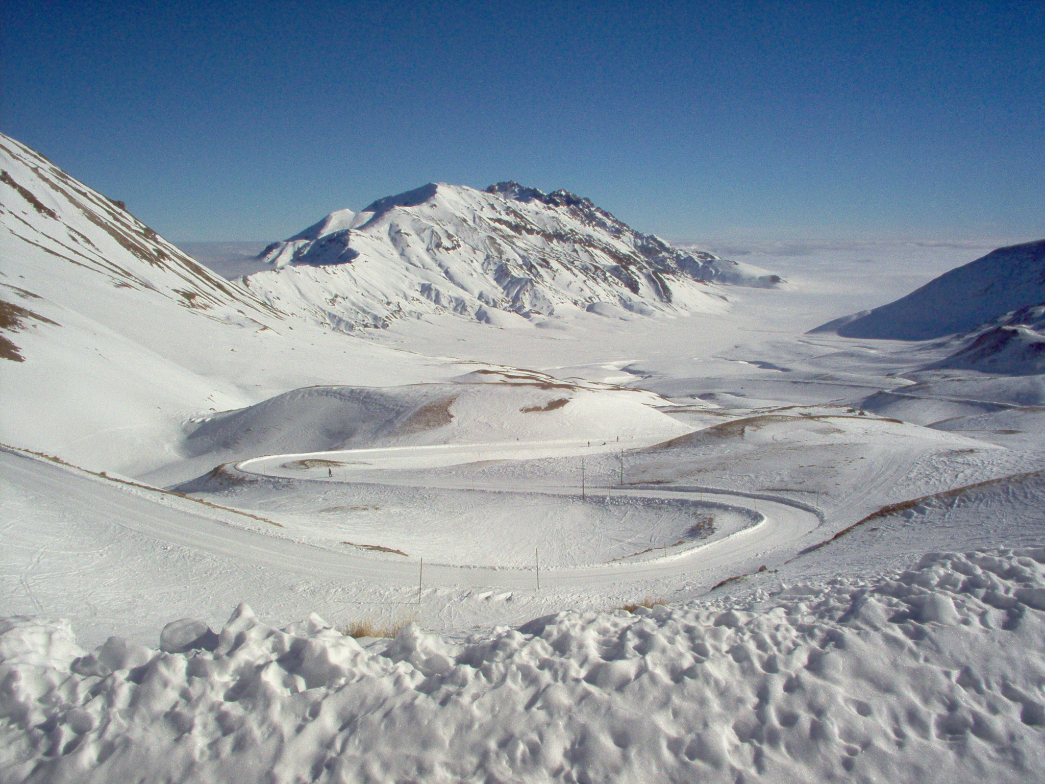 Gran Sasso, stagione invernale al via ma il confronto sui vincoli riporta al nodo del 2003