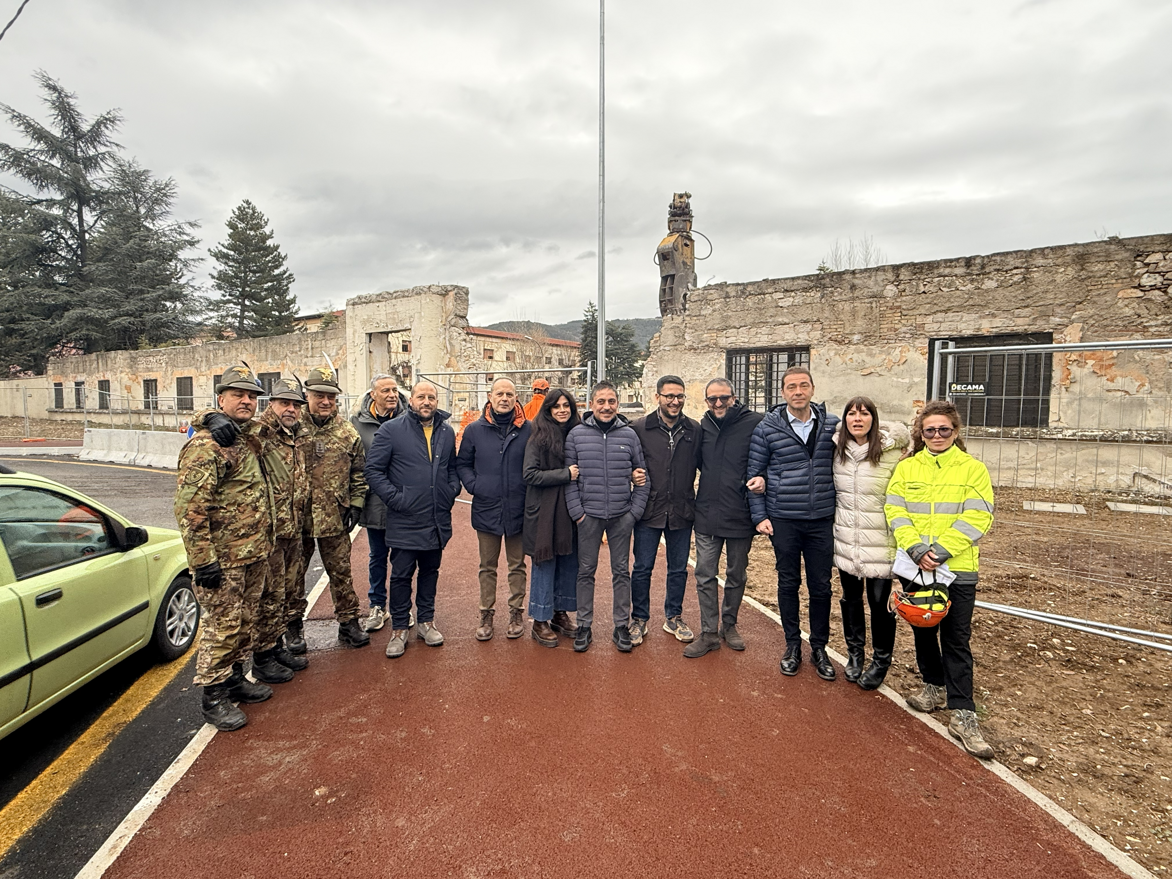 Ex Caserma Rossi, avviata la demolizione del muro di cinta per il nuovo parcheggio
