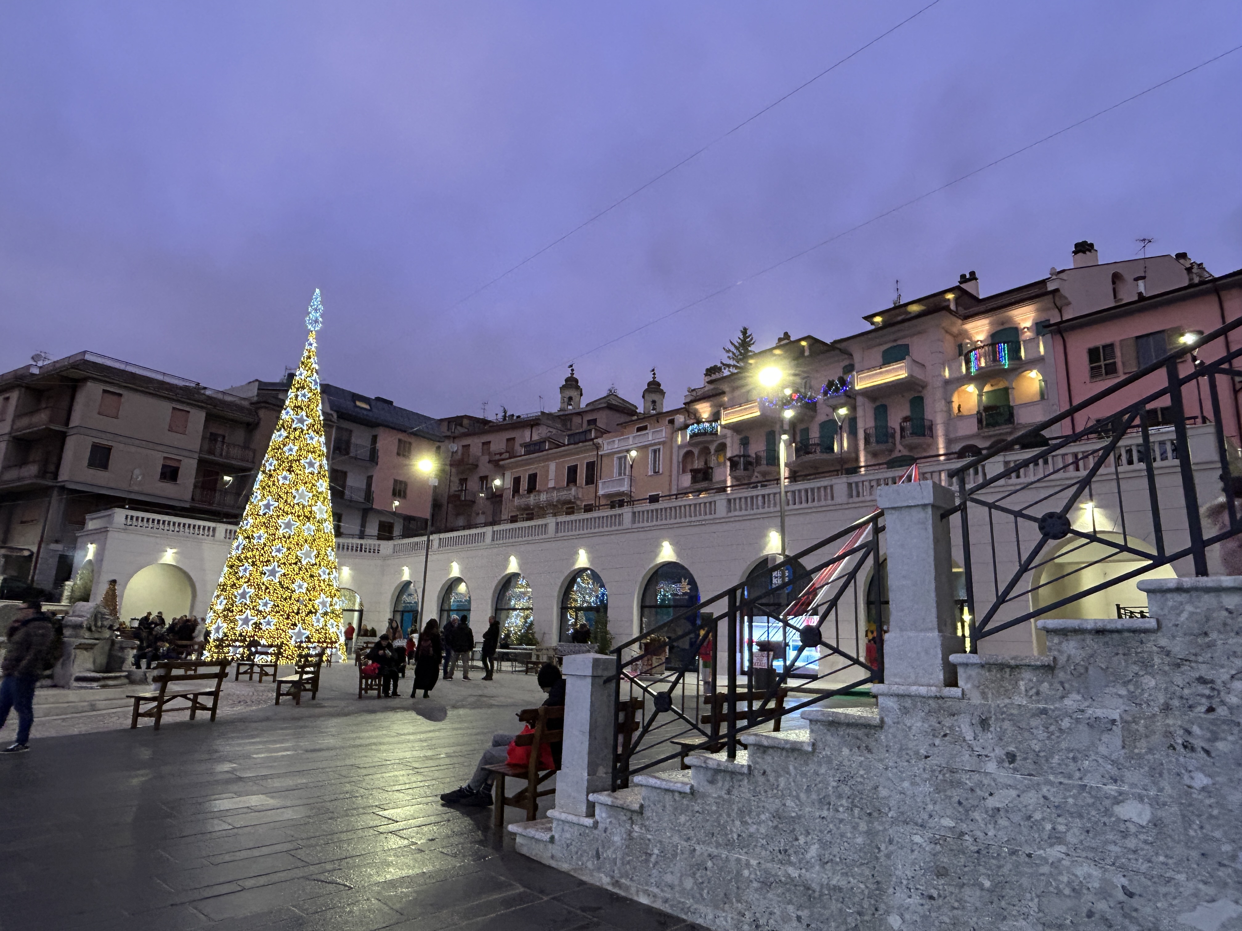 Alto Sangro e Valle Peligna: Natale tra borghi, treno storico e turismo invernale