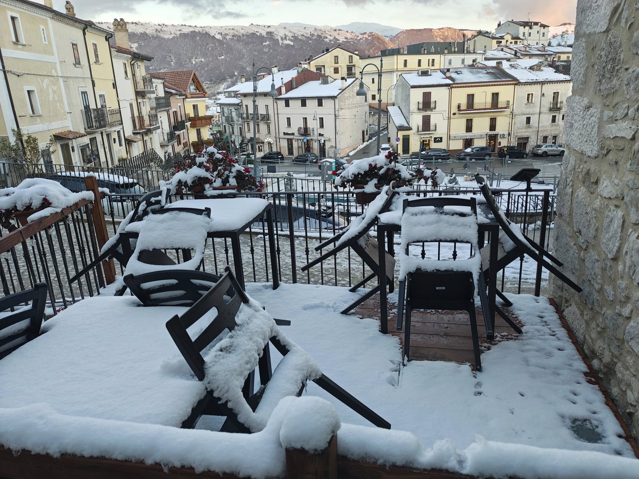 Altopiano delle Rocche: Natale tra borghi, neve e attesa della stagione invernale