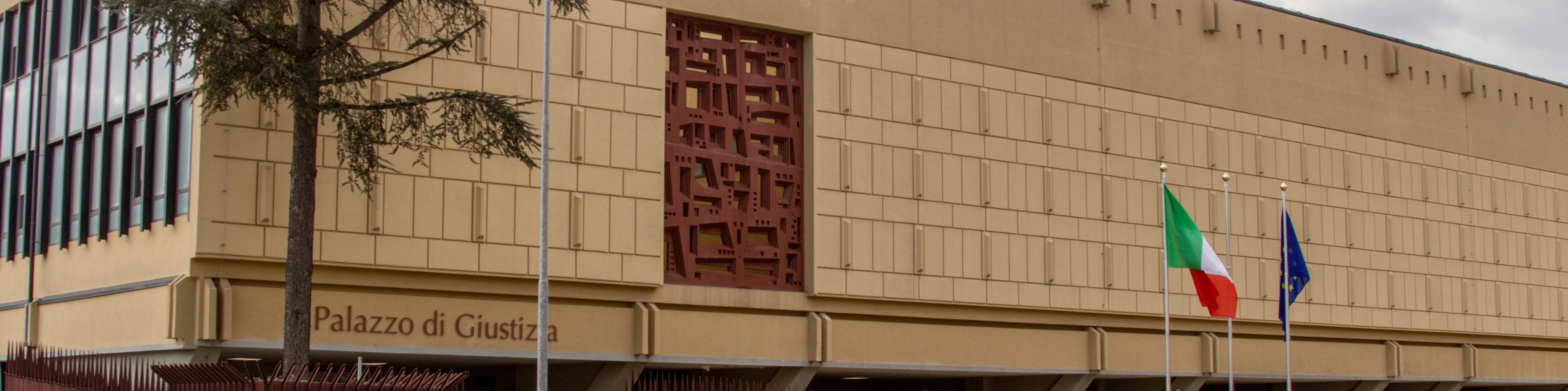 Terminal di Collemaggio, condannati due giovani per la rapina armata. Si riaccende il dibattito sulla sicurezza in città